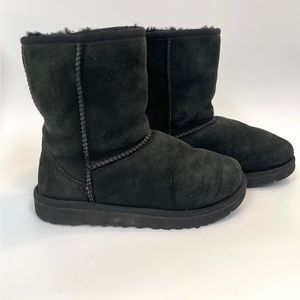 Genuine UGG Kids Classic Short Winter Boots Black Size 2